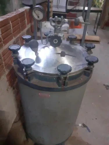Autoclave LUFERCO 125L vertical analógica.