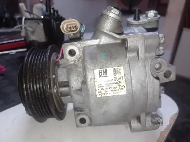 Compressor do ar condicionado original GM do Onix, Prisma, Spin e Sonic 12/19 Cobalt 16/20