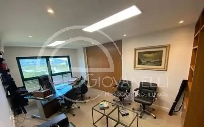 CEO - Sala Comercial de 72m² na Barra da Tijuca - 2 Banheiros, 2 Vagas de Garagem - Alto P