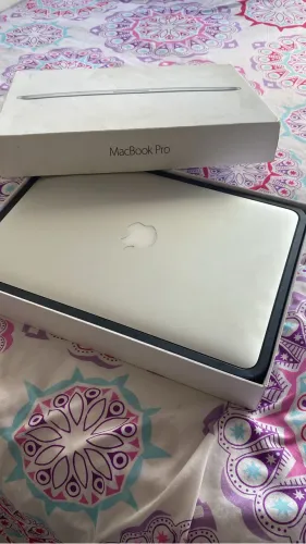 MacBook Pro na caixa