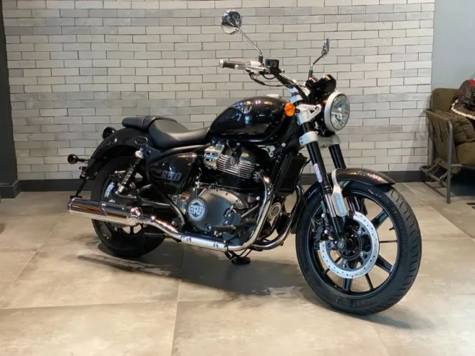 SUPER METEOR 650 ASTRAL BLACK