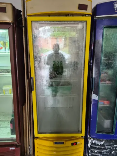 Vendo cervejeira expositora muito bem conservada funcionando perfeitamente