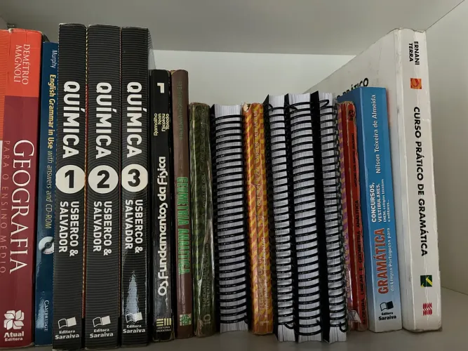 Livros didáticos para concursos militares e vestibulares
