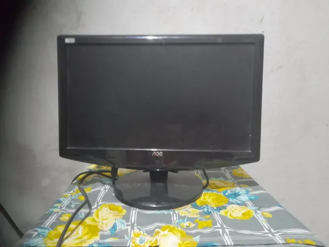Vendo monitor de computador em perfeito estado funcionando 100