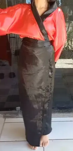 fantasia oriental feminina (vermelho e preto) tamanho:P e PP