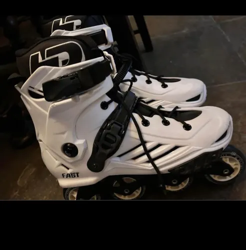 VENDO PATINS 42/43