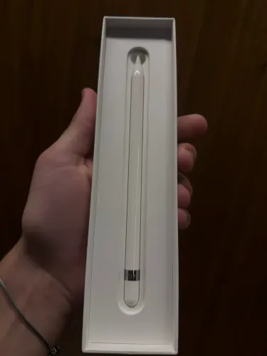 Apple Pencil 1 Geração- Nunca Utilizado- Com Caixa Original e acompanhada de?