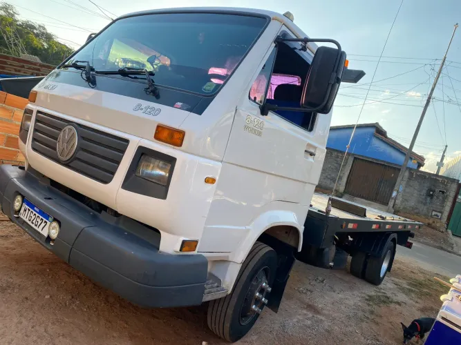 Caminhão 8-120