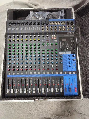 MESA DE SOM YAMAHA XU16 USB
