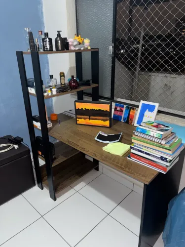 Escrivaninha com estante estilo industrial - ótimo estado