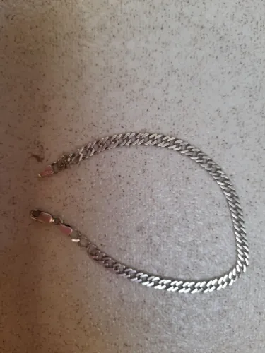 Pulseira de prata 925 ,tá com avaria uma corrente quebrou 
