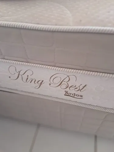 Cama box casal king box bem conservada