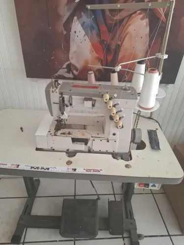 Maquina  de costura overloque industrial 