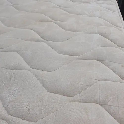 Colchão de solteiro molas ensacadas, limpo sem odor