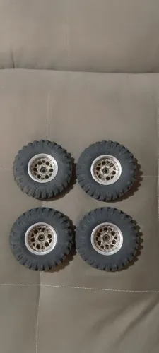 Kit 4 pneus com rodas metal RC crawler 110mm - carrinho controle remoto