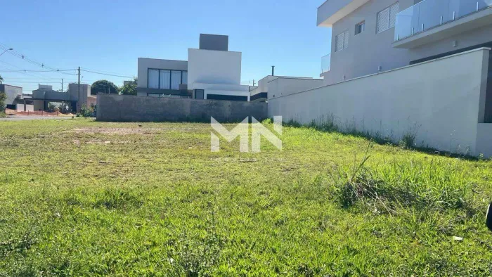 Terreno à Venda no Condomínio Portal dos Bandeirantes em Salto/SP.