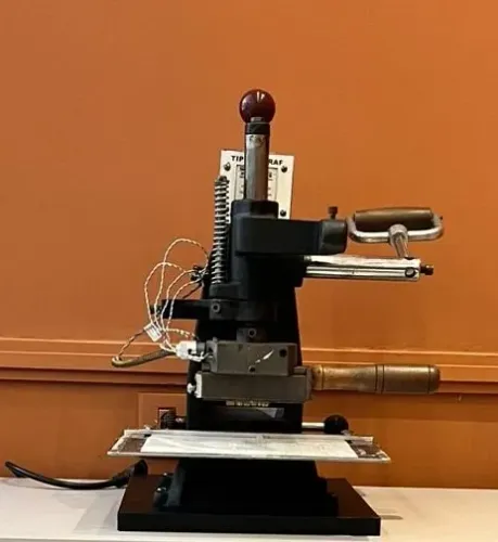Máquina de personalização em hotstamping analógica com alfabeto