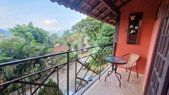 Casa à venda em Iúcas  2 quartos + sótão amplo e varanda com vista privilegiada