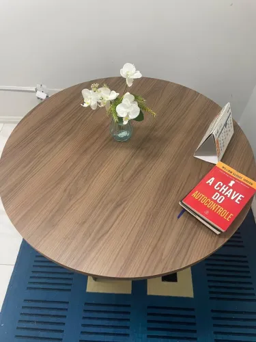 MESA À VENDA POR R$ 600,00 - BELEZA, PRATICIDADE E ÓTIMO CUSTO-BENEFÍCIO!