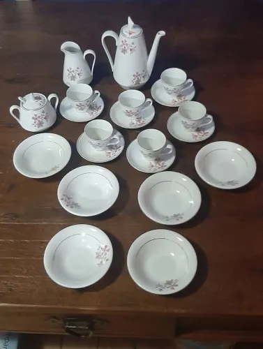 Conjunto de Porcelana belíssima e completa