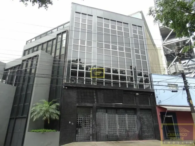 Prédio Comercial Para Locação na Doutor Arnaldo próximo do Metrô
