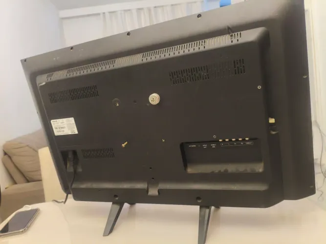 Tv Philips 32 polegadas - Tela quebrada - Valor a negociar