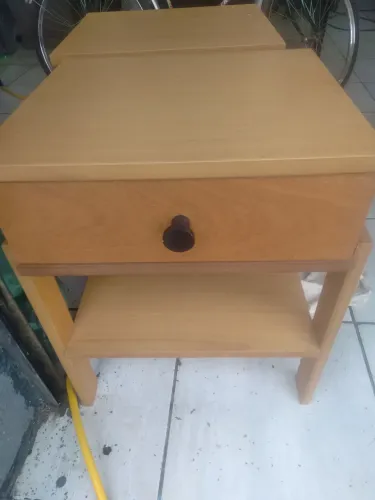 Vendo criado mudo reforçado com gaveta com coredisa metálica