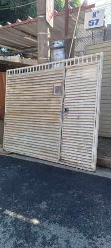 PORTÃO BASCULANTE COM PORTÃO SOCIAL EMBUTIDO /// R$1700,00 ( SOMENTE A FOLHA ) 