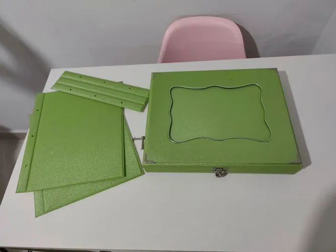 Álbum 20x30 com moldura verde cliter