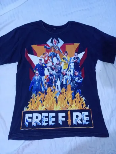 Camiseta com estampa do free fire, perfeito para seu filho/sobrinho... Ótimo estado