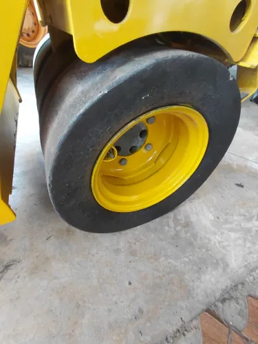 Rolo compactador Dynspac cc122