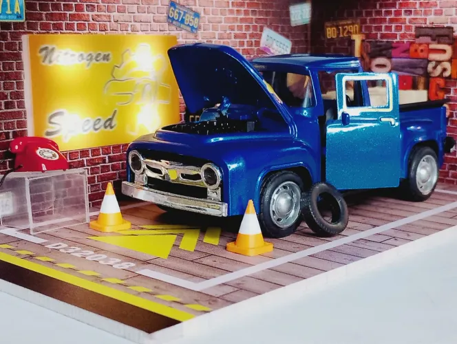 Miniatura de Pickup antiga com Diorama