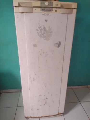 Geladeira em Ótimo Estado de Conservação - Funcionando Perfeitamente!