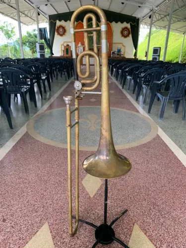Trombone Baixo Yamaha YBL 322 dupla afinação (Sib e Fá)