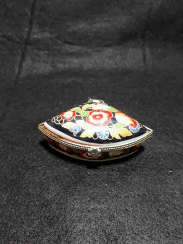 Antigo porta comprimido de porcelana