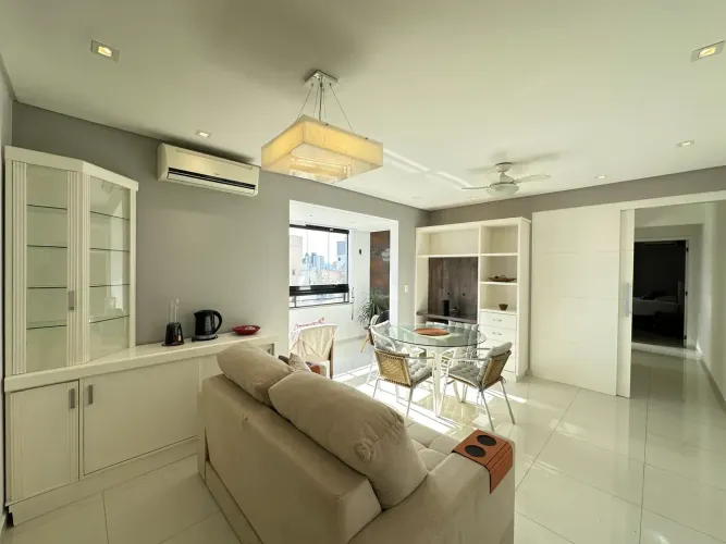Apartamento mobiliado de 2 quartos com 94m e ótima posição solar no bairro Canto em Floria