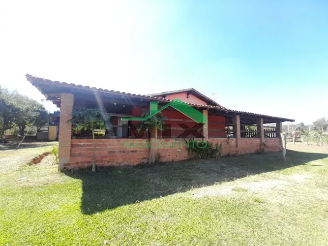 Chácara Porteira Fechada com 7.500m², Lago e Pomar | 4 Quartos a 3km da Castelo Branco  Po