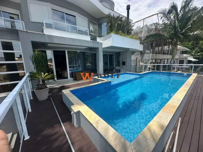 Linda casa em condomínio à venda em Florianópolis - Alto Padrão e Seguro