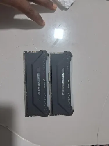 MEMÓRIA RAM CORSAIR RGB 2X8 DDR4 3200MZ