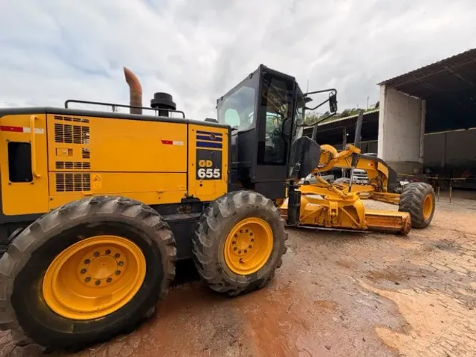 Motoniveladora Komatsu GD 655-5