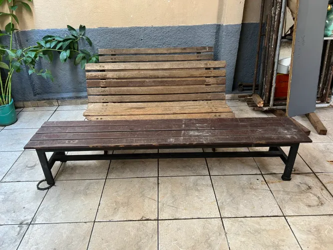 Banco de Madeira Maciça