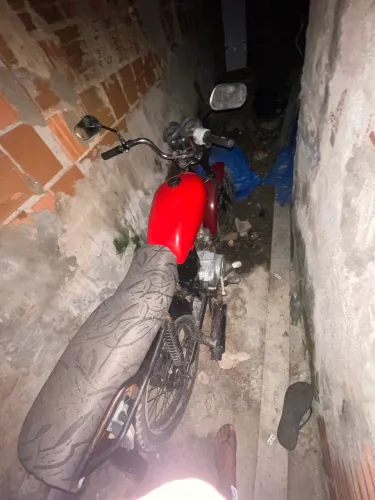 vendo moto toda boazinha, só pega e roda nada pra ajeitar.