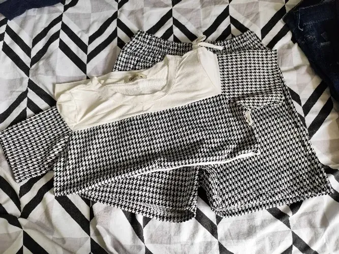 Conjunto shorts e blusinha M - Nova 