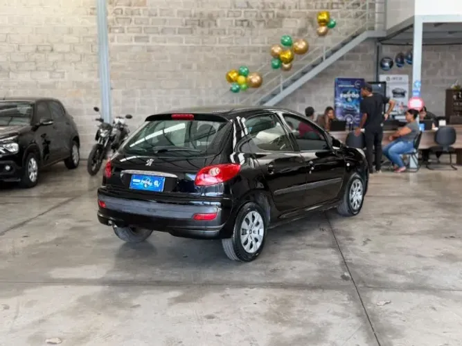Peugeot 207 XR 1.4 Flex 8V 5P 2011