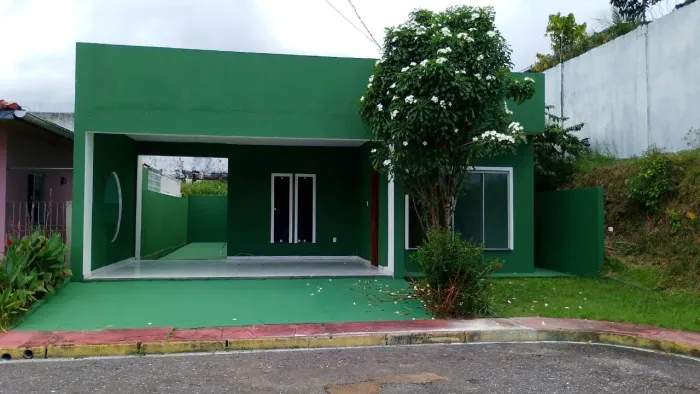 Alugo casano condomínio Park Ville