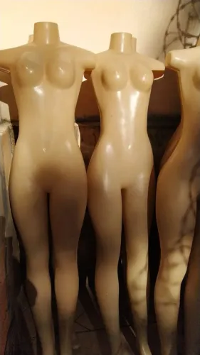 Vendo manequins pouco usado estado de novo