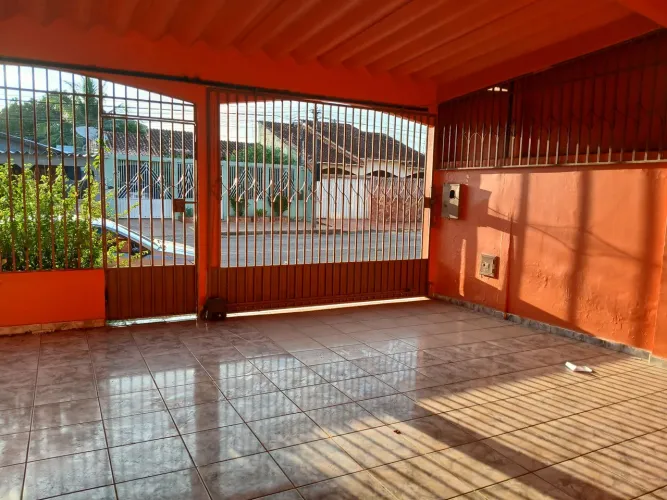 Alugo residência Manoel Julião, na rua principal