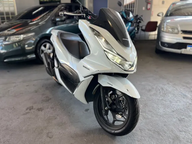 Honda PCX 2023 Branca | Quitada | 22 mil km | Excelente estado