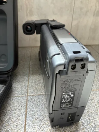 Filmadora Antiga Sharp Slimcam 12x Anos 90 Com Maleta Original - Relíquia / Retrô
