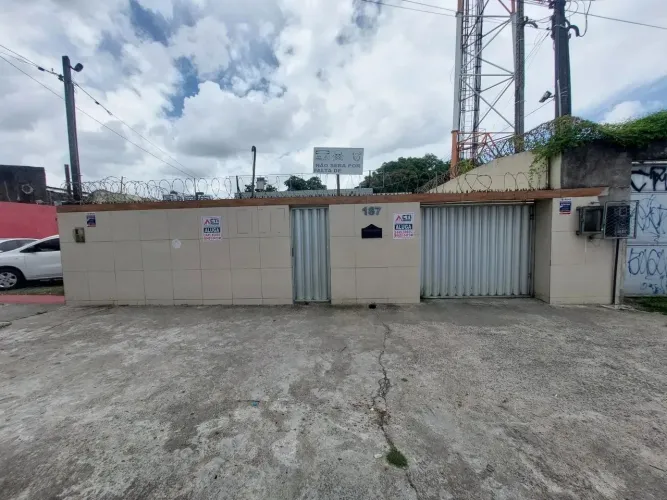 Casa 6 quartosQ (1 suíteS) para para aluguel em Cordeiro - Recife |